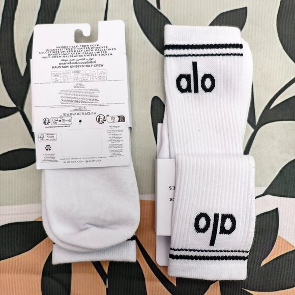 NWT - ALO Yoga Socks 2 Pairs - Picture 2 of 4